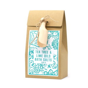 Himalája fürdősó - teafa és lime illóolajat, valamint ligetszépe olajat tartalmaz, fa adagolólapáttal