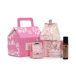 Agnes & Cat Virágzó Boldogság wellness ajándékcsomag – kézműves szappan, sampon, ajakbalzsam és roll-on illóolaj japán virágillattal